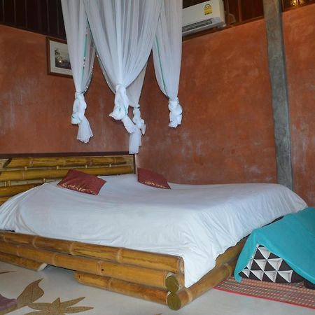 Koh Tao Bamboo Huts Hotel Exterior photo